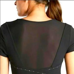 Athleta It’s a Wrap black crop top tee size S. Cap sleeves, mesh back panel.
